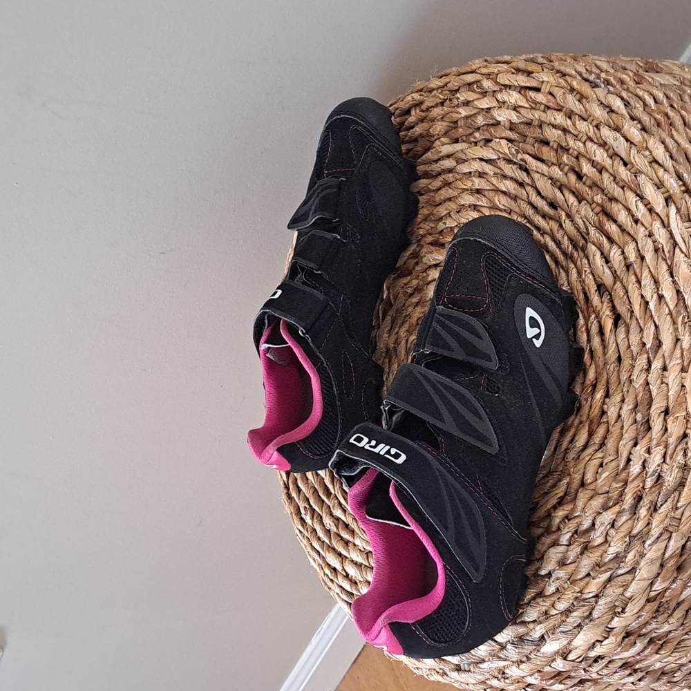 GIRO‎ Womens Mountain Bike/Indoor Cycling Shoes Black/Pink Clips US8.25/EU40